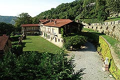 Langhe stone cottage within a small exclusive residence. - Restored Stone cottage within an exclusive small country estate with 18 x 5 Swimming Pool.
